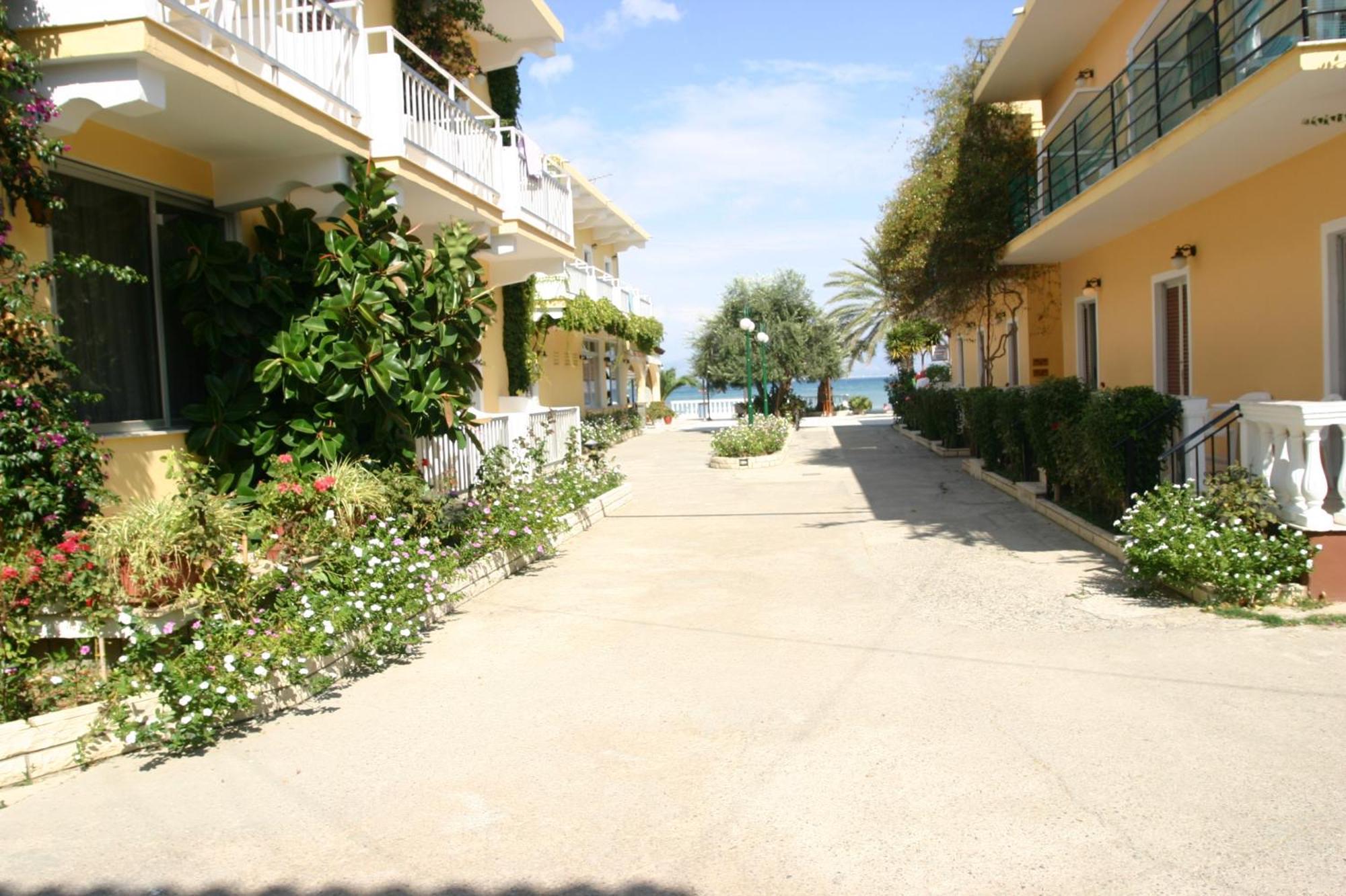 Aparthotel Lemon Grove And 2*